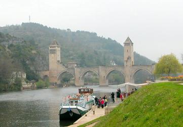 Pont Valentre Cahors.jpeg